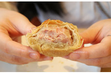 中秋節(jié)已過，看魔都食品店如何將鮮肉月餅打造成排隊2小時盛景！
