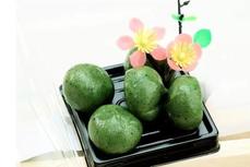 草長鶯飛二月天，拂堤楊柳醉春煙。青團(tuán)美味人人愛，機(jī)器生產(chǎn)高效又衛(wèi)生
